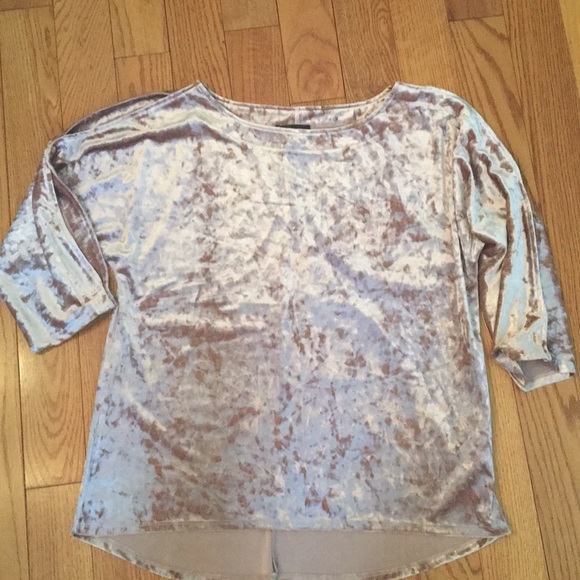 NWT!Blush colored crushed velvet cold shoulder top - Picture 8 of 8